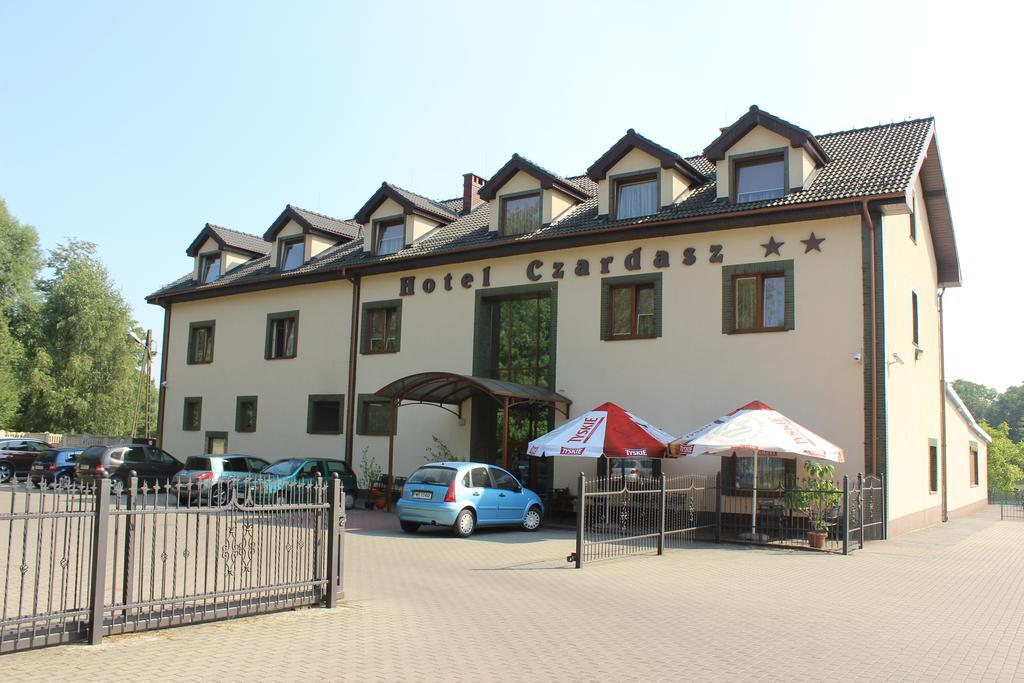 Hotel Czardasz Wrzesnia Bagian luar foto