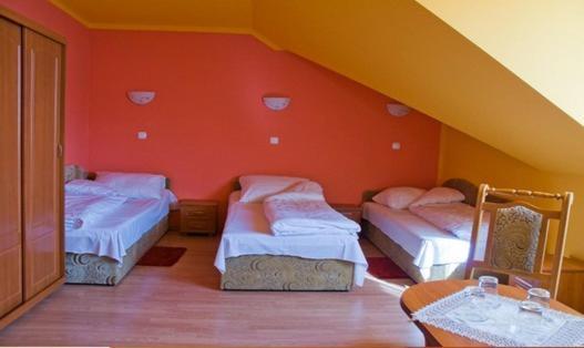 Hotel Czardasz Wrzesnia Ruang foto