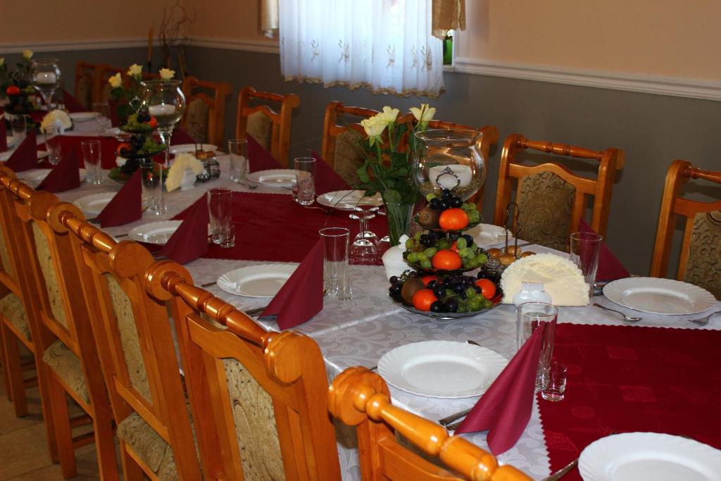 Hotel Czardasz Wrzesnia Bagian luar foto