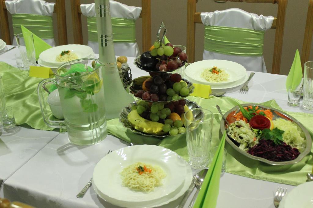 Hotel Czardasz Wrzesnia Bagian luar foto