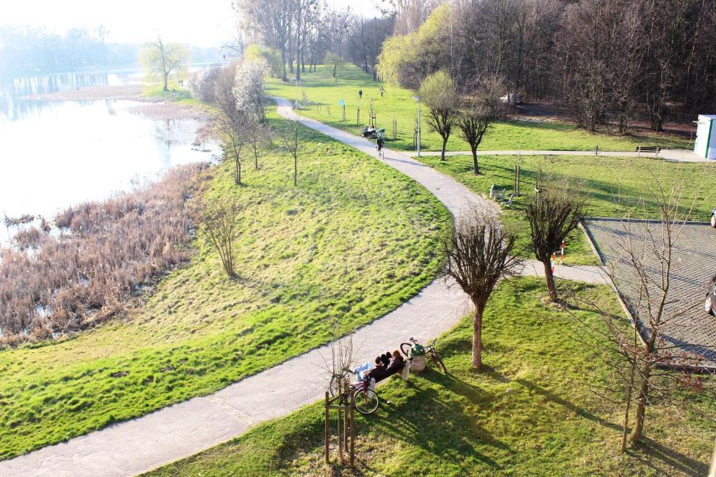 Hotel Czardasz Wrzesnia Bagian luar foto