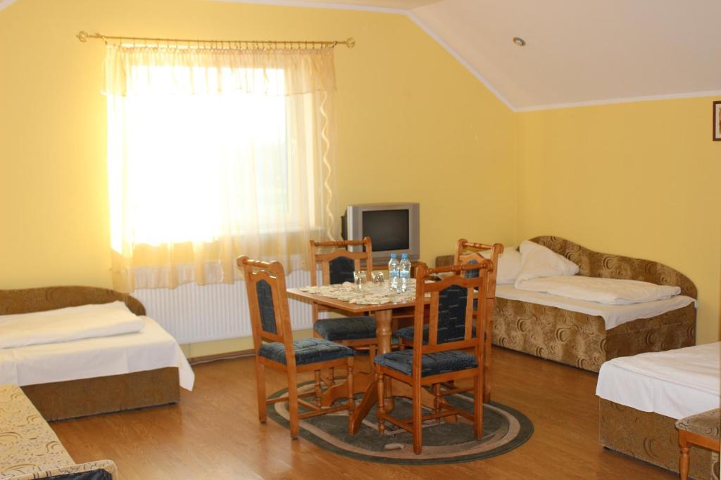 Hotel Czardasz Wrzesnia Ruang foto