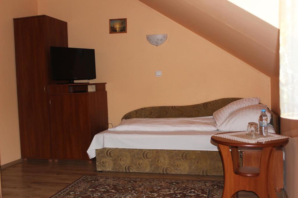Hotel Czardasz Wrzesnia Bagian luar foto
